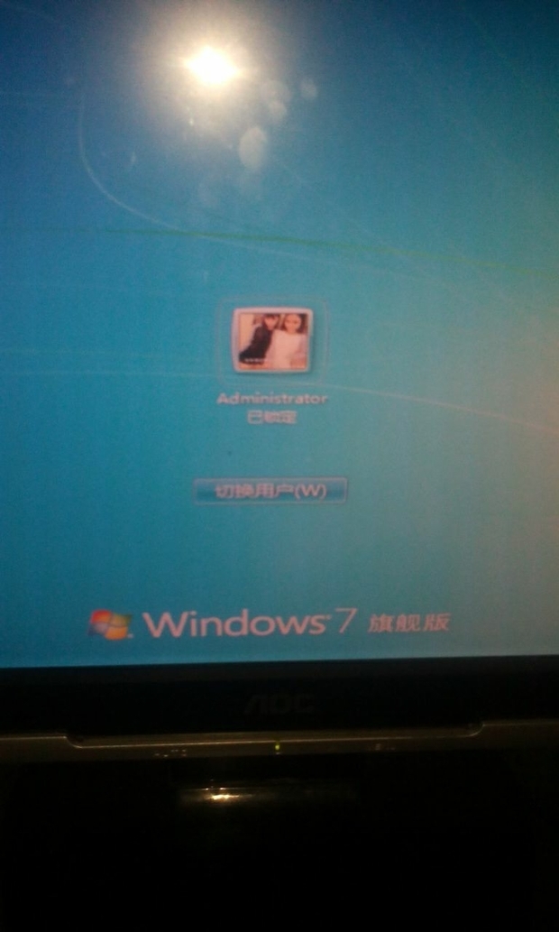 电脑空闲时候关闭屏幕黑屏一会显示这个我没锁