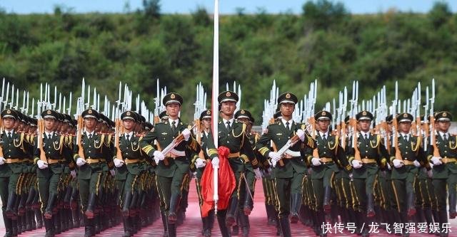 中国阅兵出现