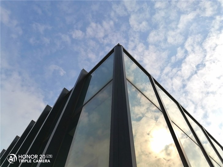 青春版荣耀20的手机