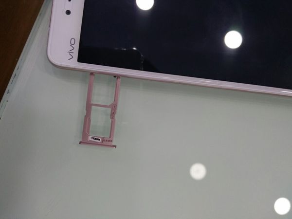 vivo V3MA的手机卡槽在哪里?