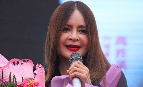 48岁的台湾歌手高胜美现身河南何处?