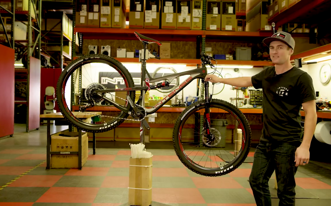 【中字】如何正确开箱组装山地车--银天使 intense 2018 primer