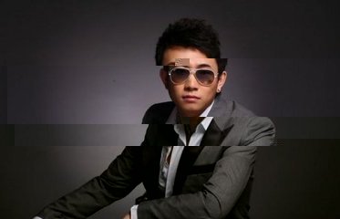 多少人还记得星光大道选手张羽,当年凭借《大海》登上冠军宝座