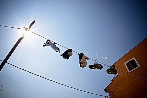 晒衣服也有科学道理,我们应该用衣服的哪个面来晒太阳最健康?