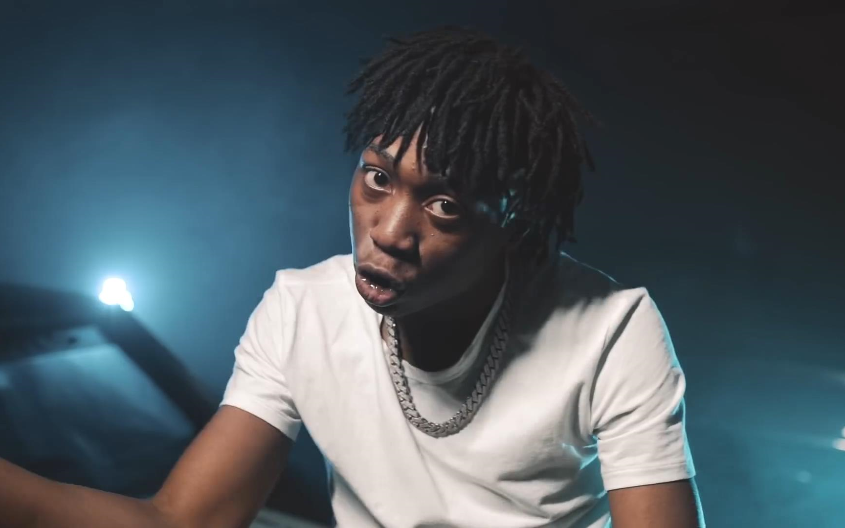 【欧美嘻哈新歌速递】lil loaded -  b>hit em up /b>(官方mv)