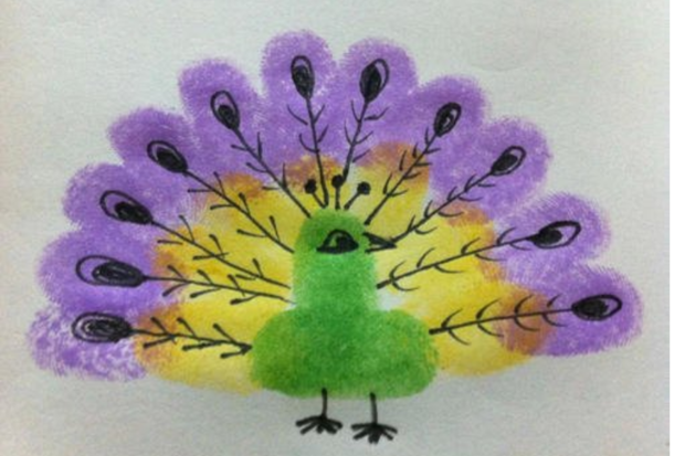 完成双手的手指画并写一写发生了什么新奇故事.不少于100字?