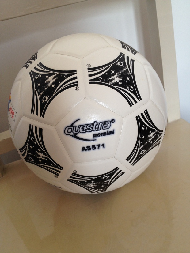 Questra,1994年美国世界杯用球。那么Questra