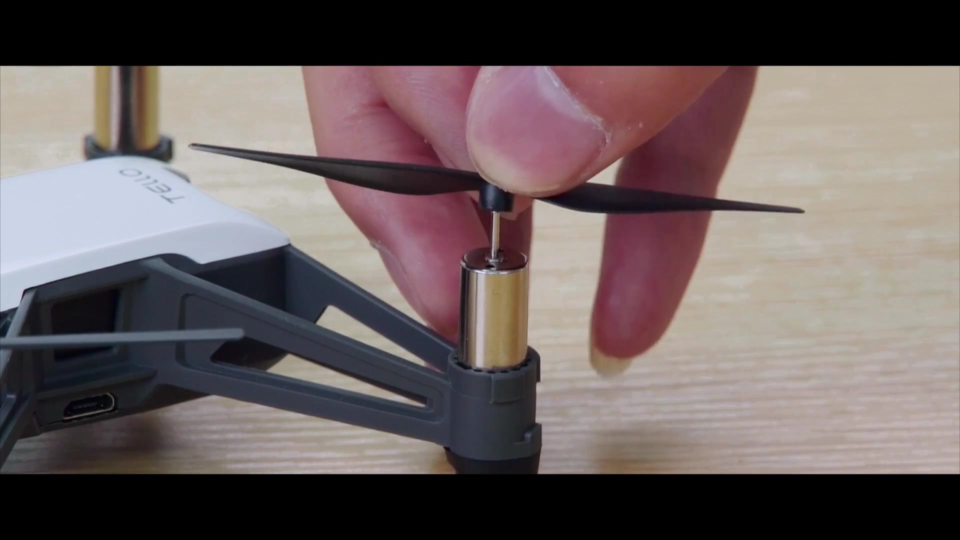 睿炽科技 特洛 tello 可编程 教育无人机 教学视频 安装与拆卸螺旋桨