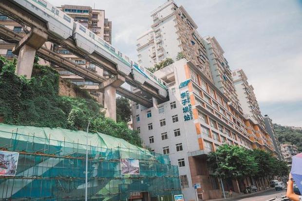 曾因荒凉偏僻被嘲笑的重庆曹家湾轻轨站如今现状如何?