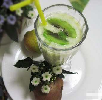 猕猴桃能和牛奶酸奶一起打汁喝吗