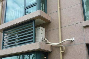 空调的排水管可以放进高于空调主机楼里的预留管道里吗?