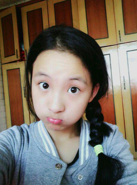 我们中国人为什么都是黄皮肤,黑眼睛的呀?是不是环境造成的?