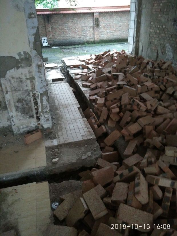 楼下底层改造房屋挖断地圈梁该怎么办,请帮忙