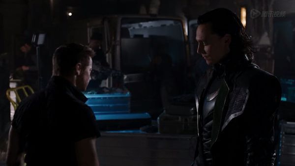 漫威电影复仇者联盟1中,鹰眼巴顿为什么会被洛