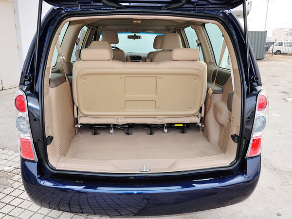 别克商务车7座后备箱在哪里