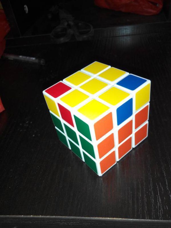 魔方成了这样后怎么六面还原?(底面是白色,侧