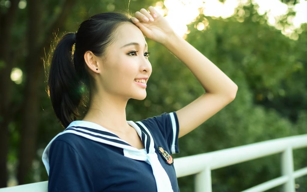 清纯学生妹校服写真[图1]