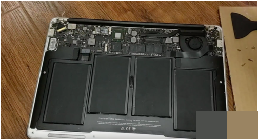 联想笔记本昭阳e42-80换电池要拆机吗?