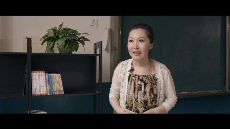 小明和他的小伙伴们: 为了让小明考试及格,他爸爸都加入改分行列了