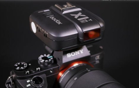 在单反相机中使用闪光灯中,什么叫光引闪,