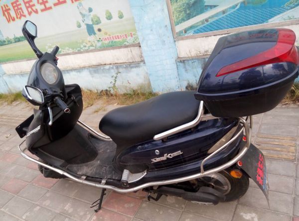 朋友的二手电动车说一千块左右卖给我,求各位帮看看值不值,深凯电动车