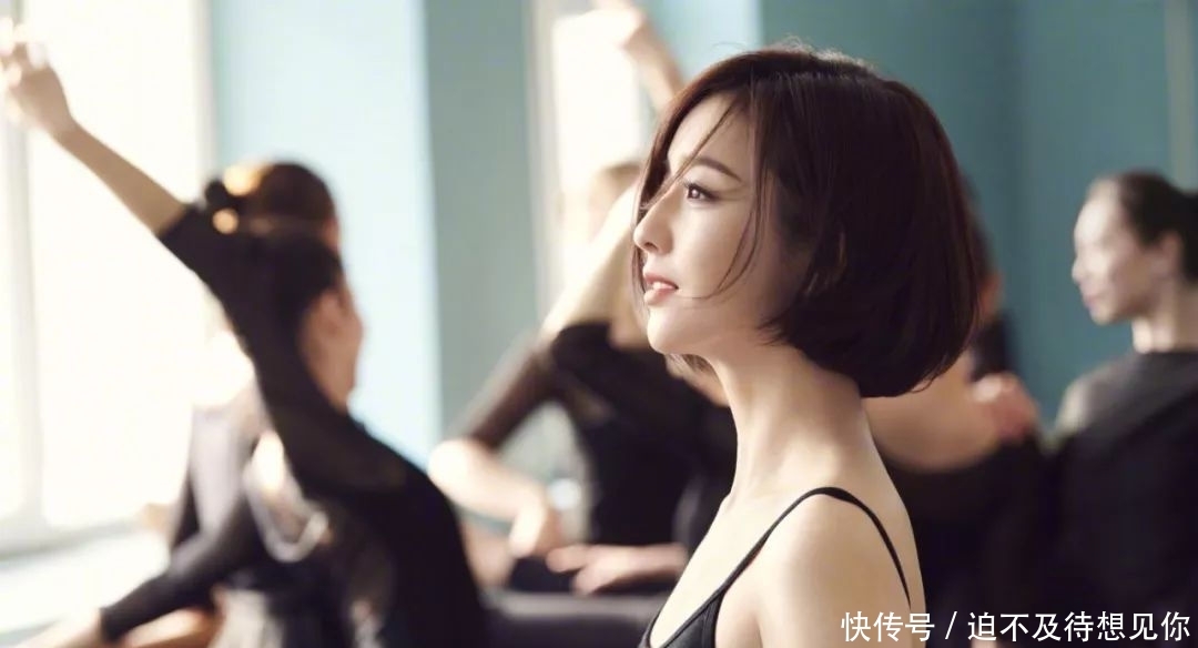 2019佟丽娅主持春晚