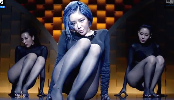 哪位大神知道这位韩国女星以及歌曲MV名称