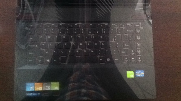 请问dell游匣7000低配的好还是联想小y400好