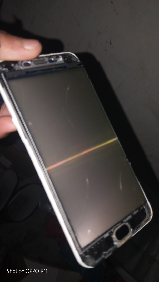 这个不是屏幕,这个是手机屏幕拆下来的里面的