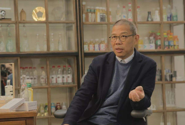 农夫山泉创始人钟睒睒的传奇故事有哪些?