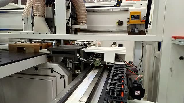 全自动六面钻铣加工中心异形板件加通过式款-桦桦机械