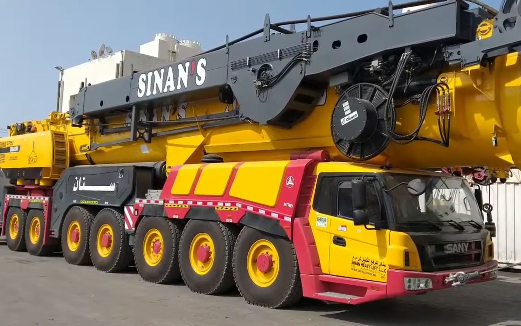 三一 sany 中东阿曼客户定制化外观起重机国产600吨出口吊车哔哩哔哩
