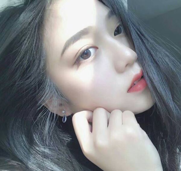 谁帮忙在兴趣部落上找20张特别好看的女生头像?(动漫也可以)