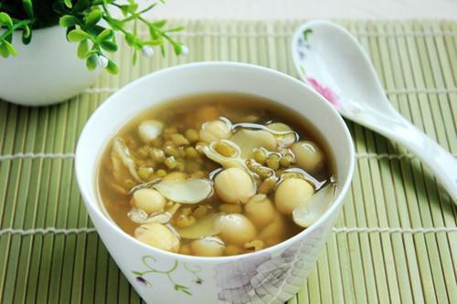 绿豆汤和什么不能一起吃 6种食物与绿豆汤相克