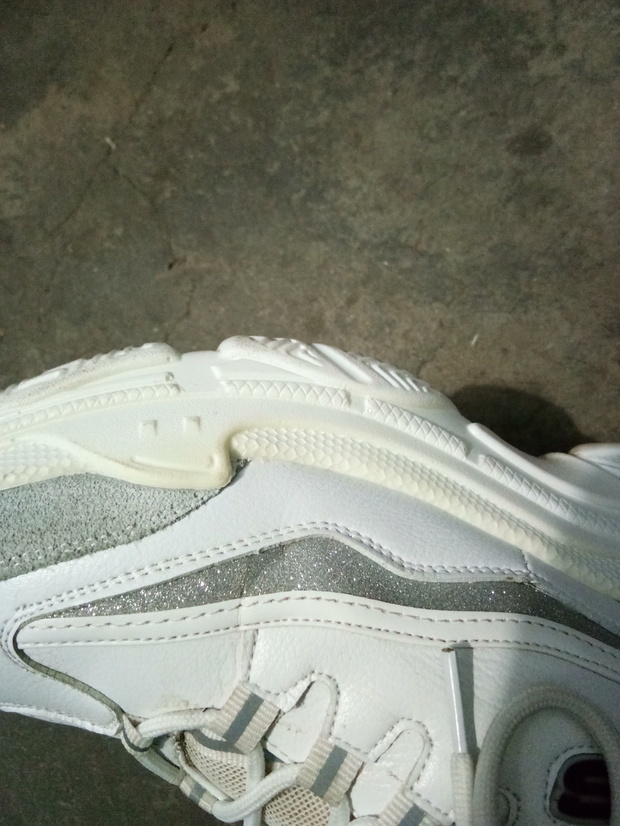 老爹鞋经常刷变黄,怎么才能把它变白。