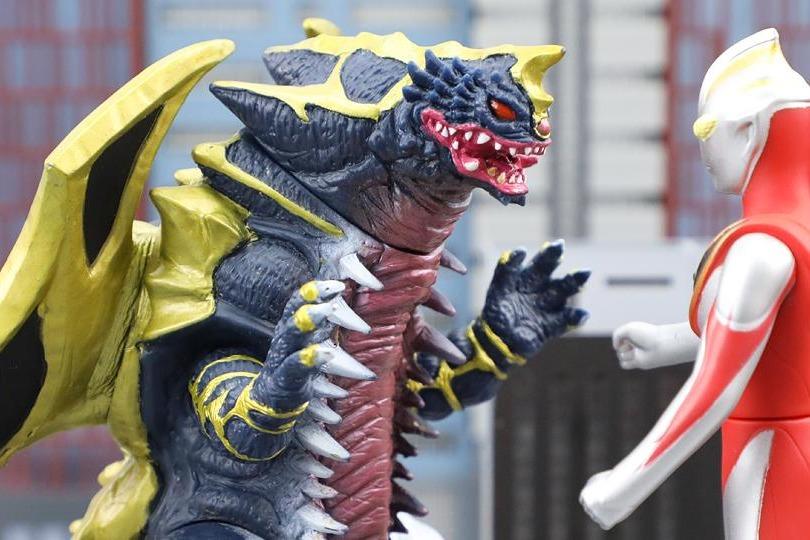 视频:奥特曼怪兽系列之最强合体兽玛斯王