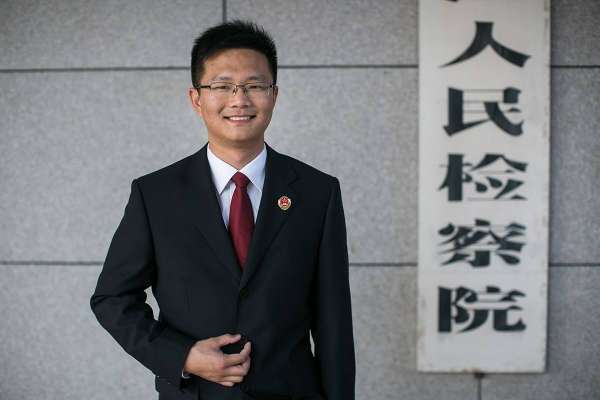 四线小城市区90后基层公务员一枚,从业两载,弱弱吐槽两句.