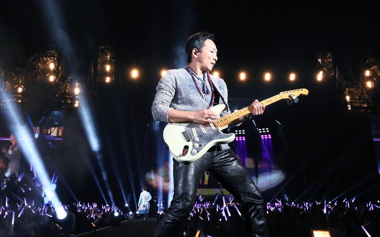 fender 代言人 #五月天 石头 体验 elite stratocaster 电 吉他