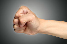 求一些握紧拳头的图片