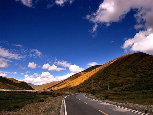 亚丁风景区距离稻城县还有多少公里 开车需要