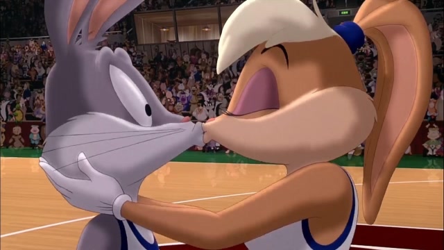 兔小妹差点被对手塔山压顶,兔八哥及时相救,竟得到兔小妹香吻