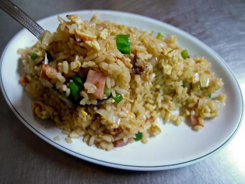 一碗炒面和一碗炒蛋炒饭哪个热量低