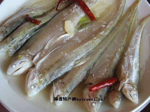 嘴里有利齿,嘴两边有硬须,在广东西江钓到的,以前没见过这种鱼.