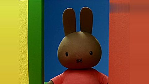 米菲:梅儿邀请米菲一起去游乐场,路过波比家时,米菲望着房子!