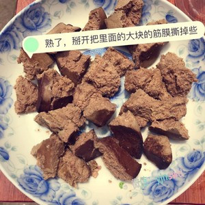 猪肝粉的做法   早上买了三块五毛钱的新鲜猪肝,清水泡了一上午