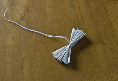 小白花怎么做?(图片也行,文字也行)注意是用纸