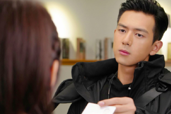 杨紫为电视剧道歉,李现却一言不发,这样的男明星再帅值得追吗?