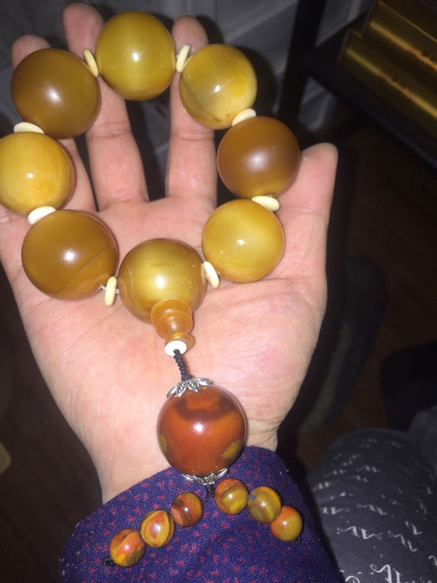 商家说是羚羊角手串，自己把玩后有奶香味，不确定是不是羊角手链，如果不是又是什么角的手链呢