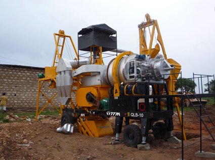 间歇式搅拌机是先将原材料按比例投入到搅拌机料斗中去,再进行拌合