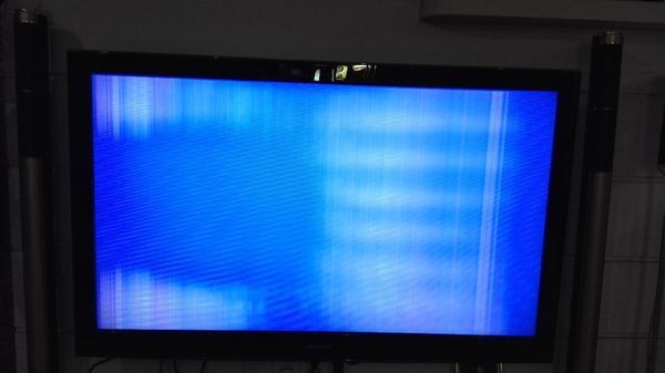 一万块的海信55寸电视屏幕坏了,怎么办?求帮忙